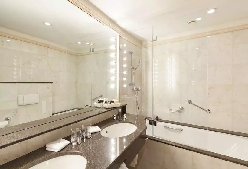 سوییت جونیور, Art Boutique Hotel Monopol