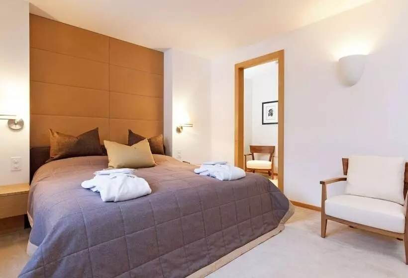 سوییت لوکس, Art Boutique Hotel Monopol