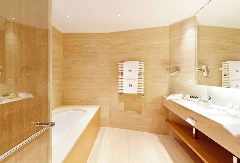 سوییت لوکس, Art Boutique Hotel Monopol