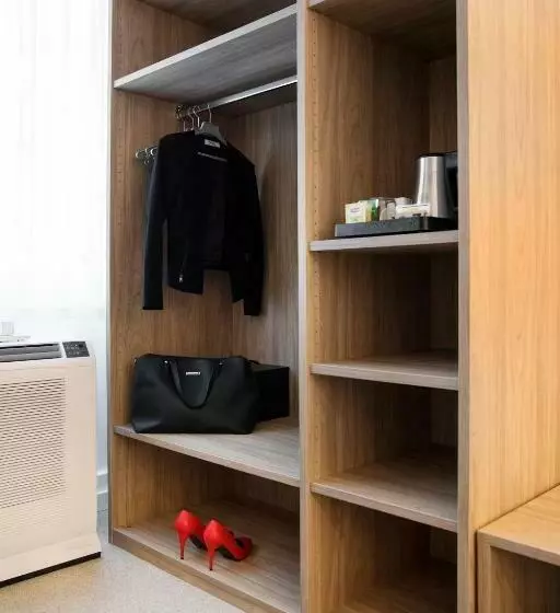 اتاق اکونومی یک تخته, Continental Hotel Lausanne