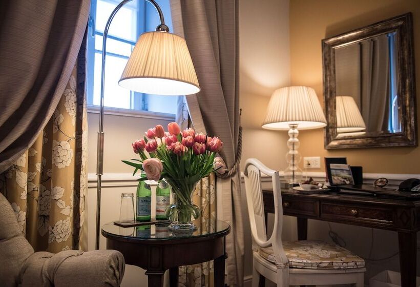 غرفة سوبيريور مطلة على المدينة, Grand Hotel Du Lac   Relais & Châteaux