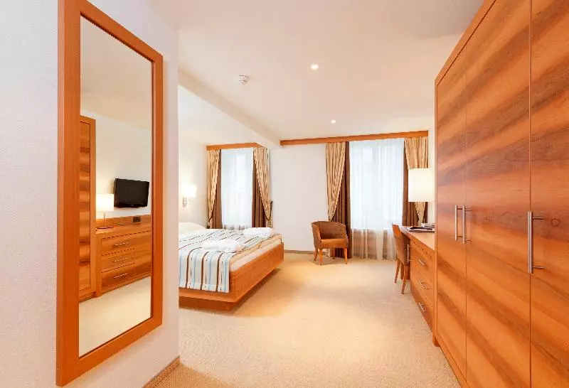 اتاق لوکس, Art Boutique Hotel Monopol