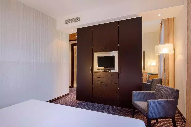 سوییت جونیور, Art Boutique Hotel Monopol