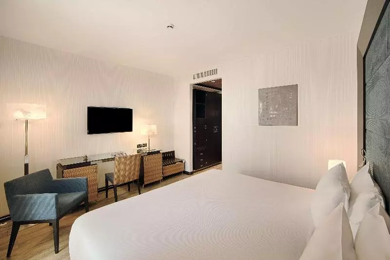سوییت جونیور, Art Boutique Hotel Monopol