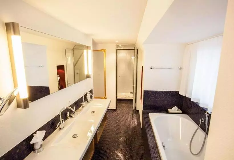 Suite Junior, Central Am See