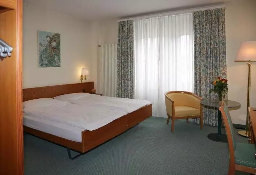 Economy Zimmer, Derby Davos