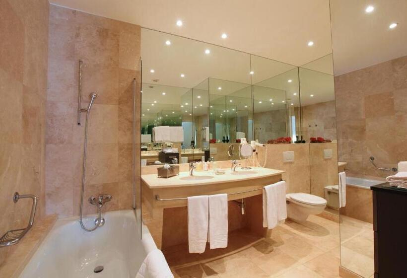 جناح جونيور, Du Grand Lac Excelsior