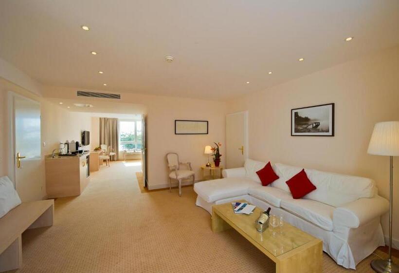 جناح جونيور, Du Grand Lac Excelsior