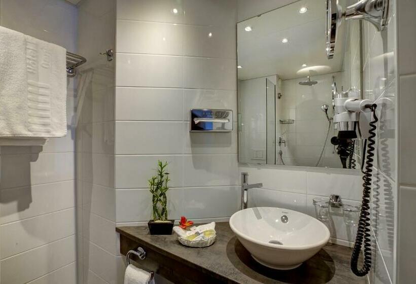 اتاق کلاسیک خانوادگی, Eden