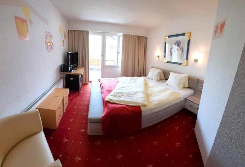 חדר משפחתי, Family Hotel & Spa Desirée