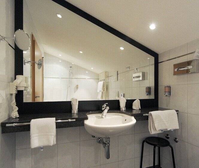 اتاق استاندارد سه نفره, Alpine Hotel Perren