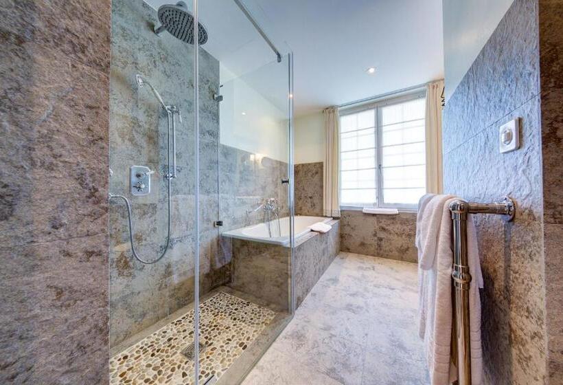 可观景的套房, Regina