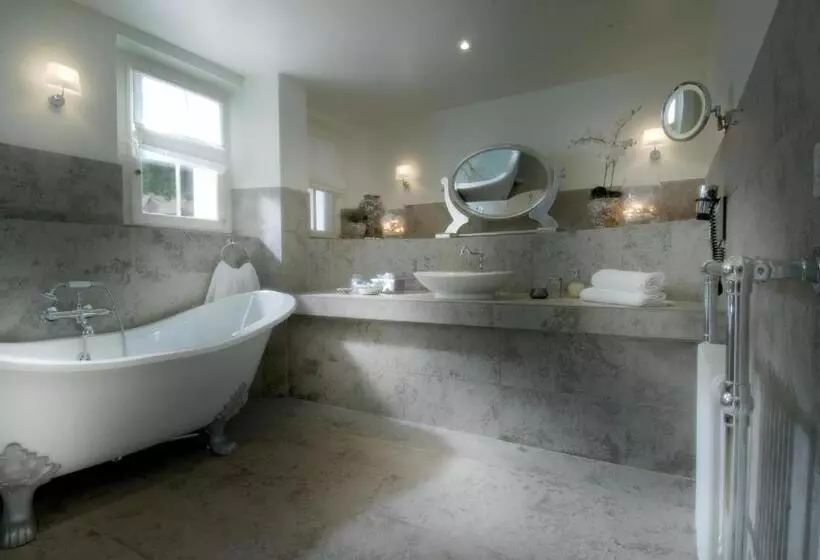 Suite Supérieure, Regina