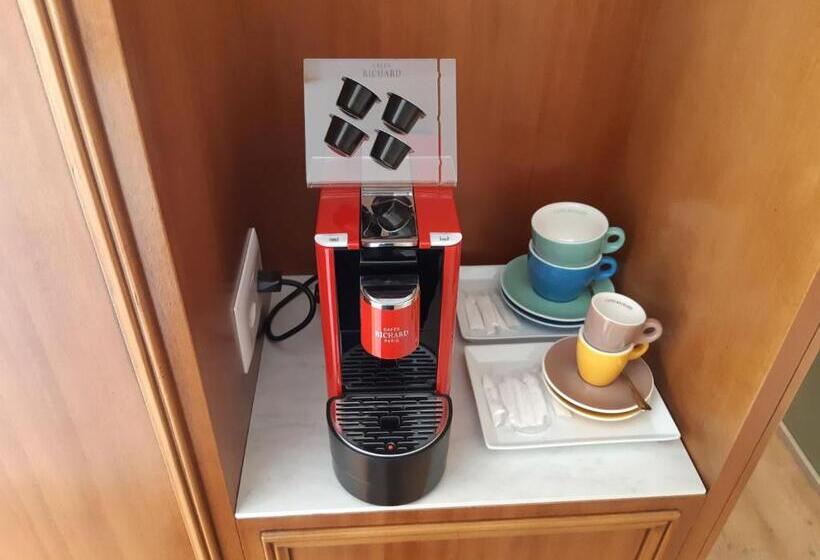 高级大房间, Regina