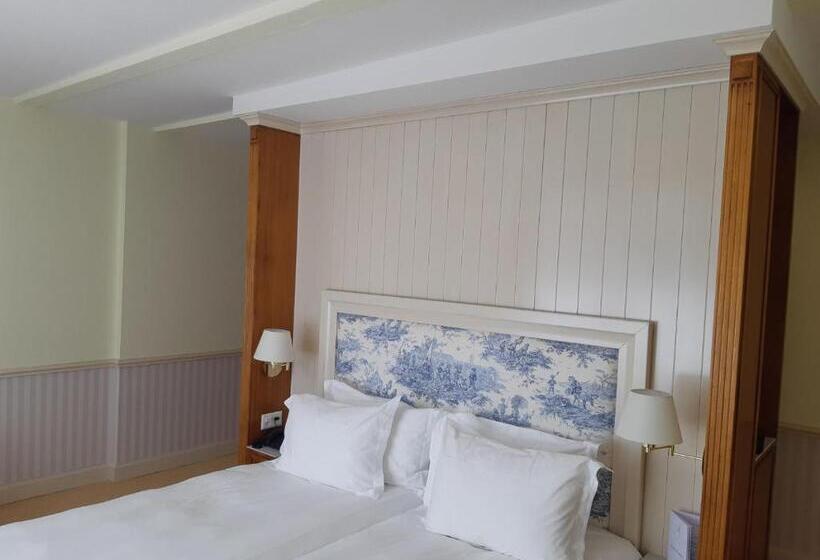 高级大房间, Regina