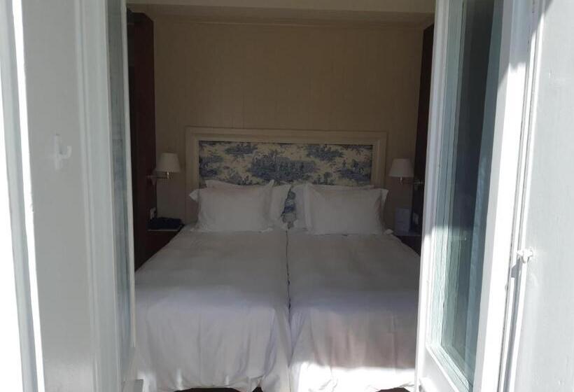 高级大房间, Regina