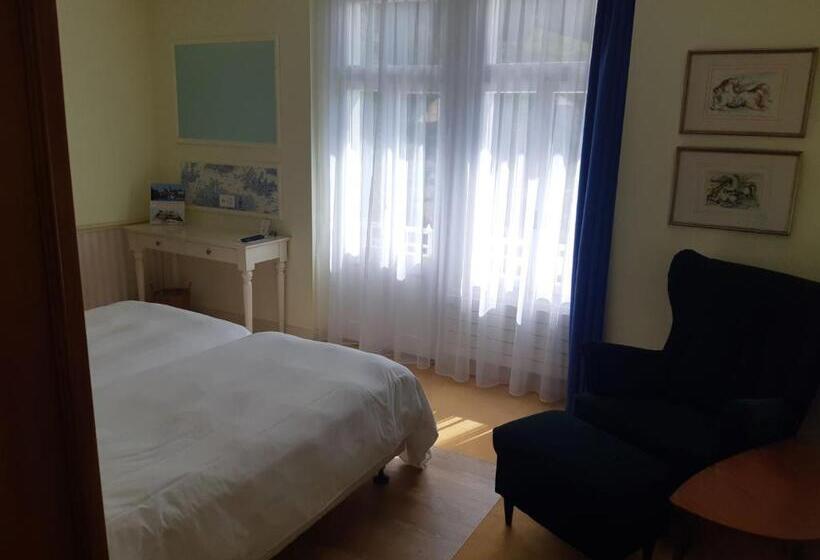 高级大房间, Regina