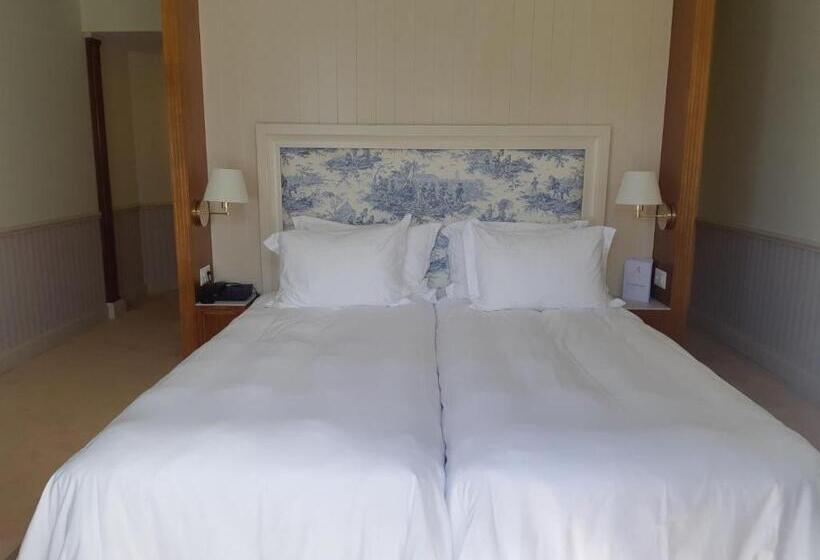 高级大房间, Regina