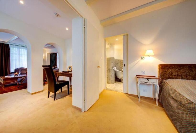 山景套房, Regina