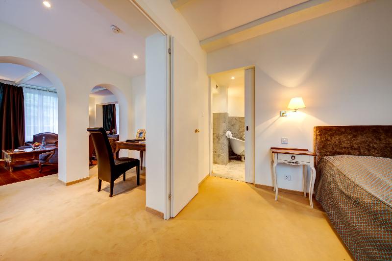 山景套房, Regina