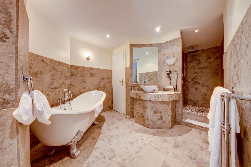 山景套房, Regina