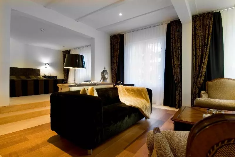Suite Supérieure, Regina