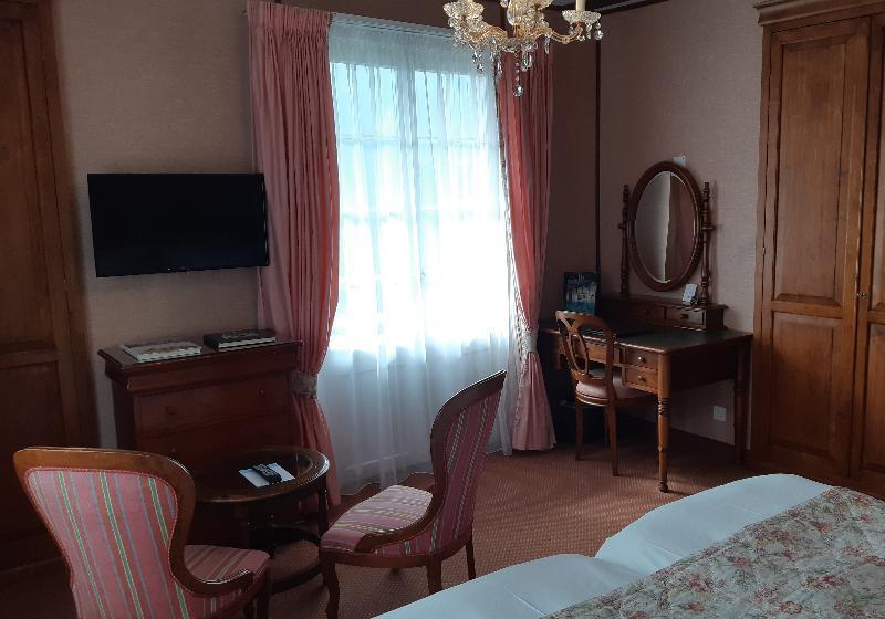 اتاق لوکس با بالکن, Regina