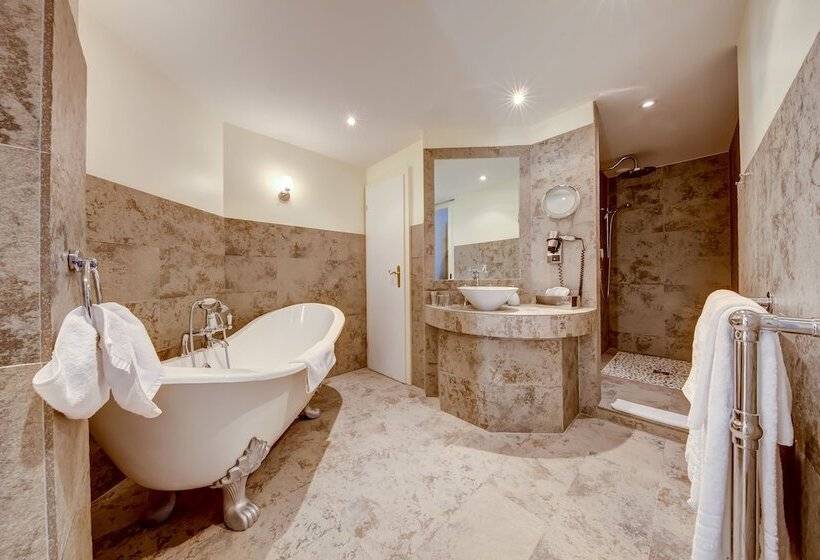 山景套房, Regina