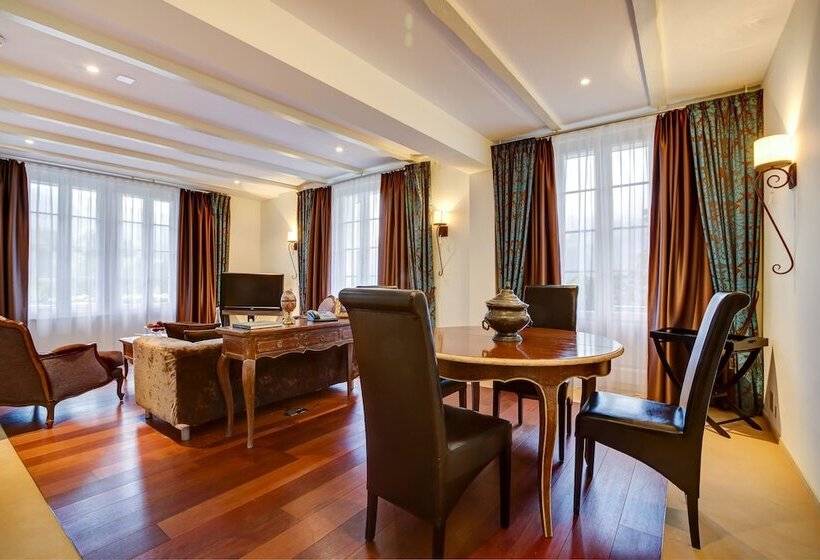 山景套房, Regina