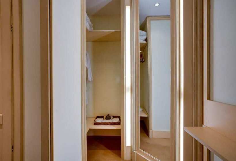 套房带园景, Regina