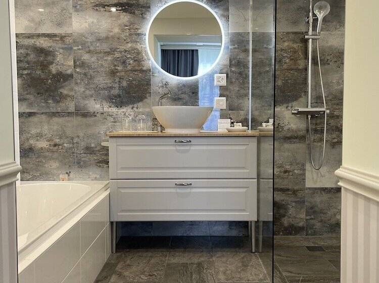 家庭套房, Regina