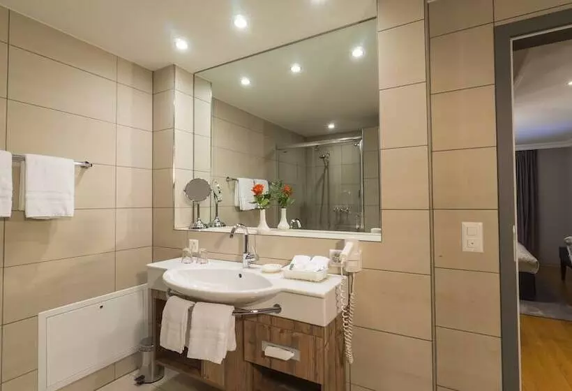 سوئیت سوپریور 3 خوابه, Romantik Hotel Schweizerhof