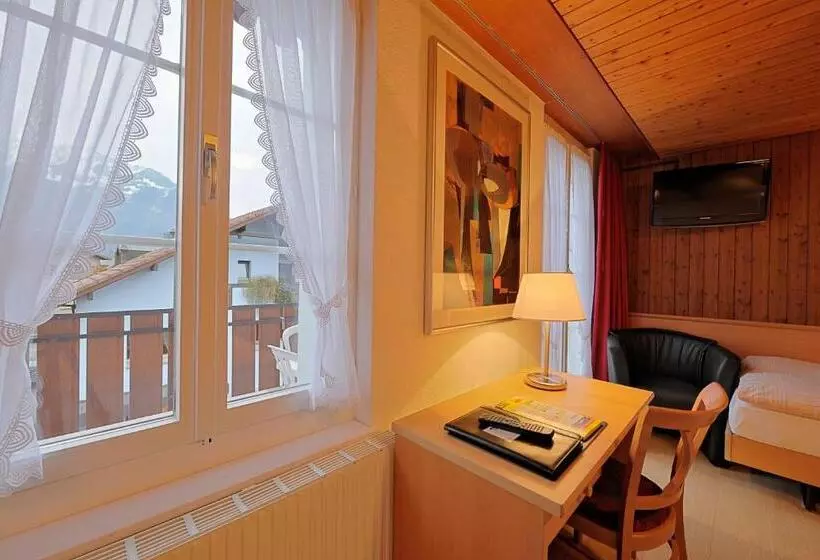 Chambre Triple Standard avec Balcon, Rossli