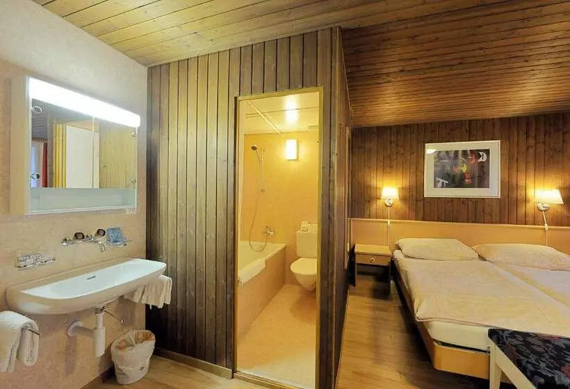 Chambre Triple Standard, Rossli