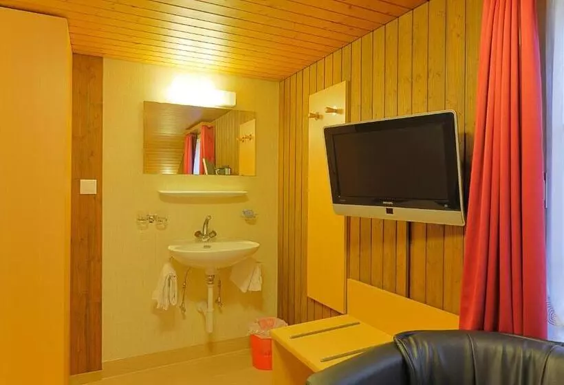 Chambre Economy Salle de Bain Partagée, Rossli