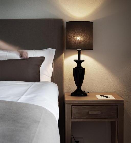 Classic room with balcony, Schloss Hunigen