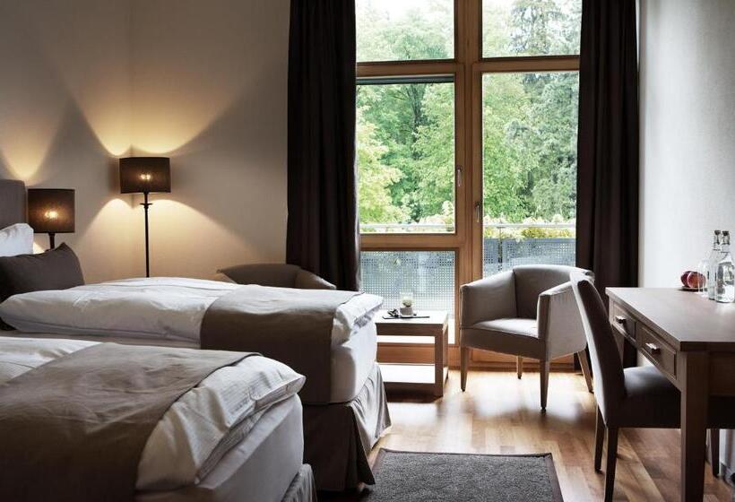 Classic room with balcony, Schloss Hunigen