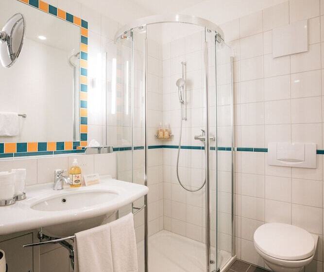 Classic room with balcony, Schloss Hunigen