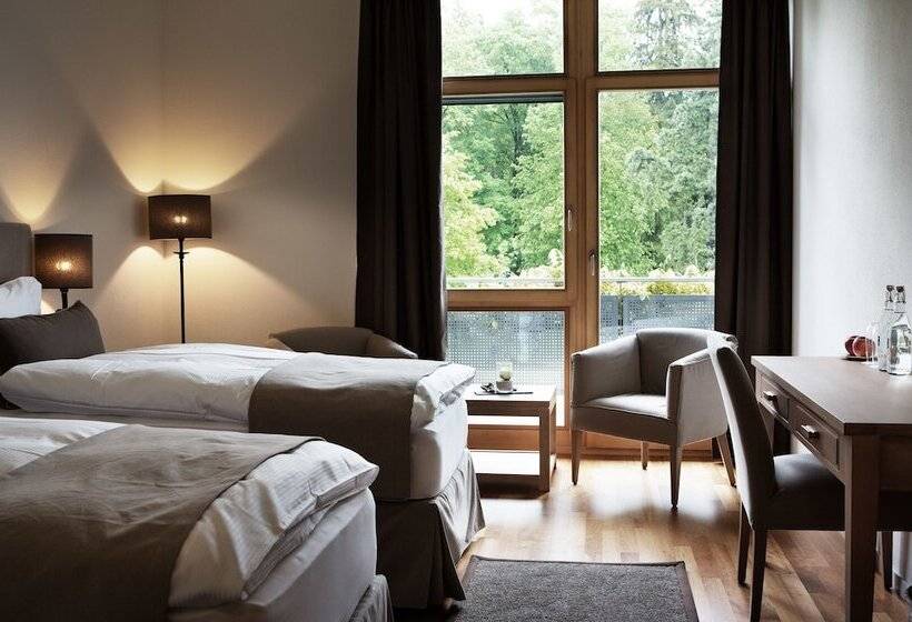 Classic room with balcony, Schloss Hunigen