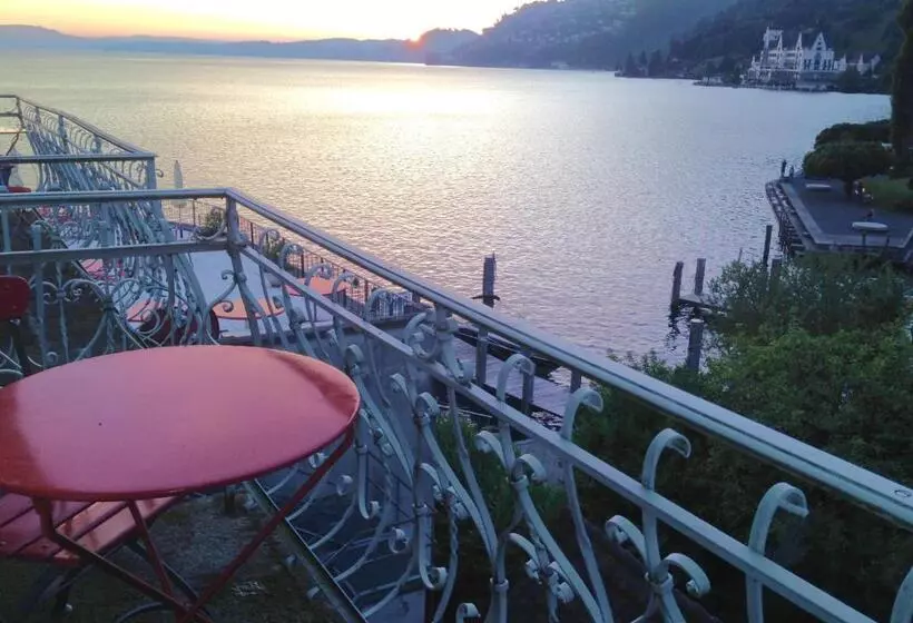 ロマンチックな部屋, Terrasse Am See