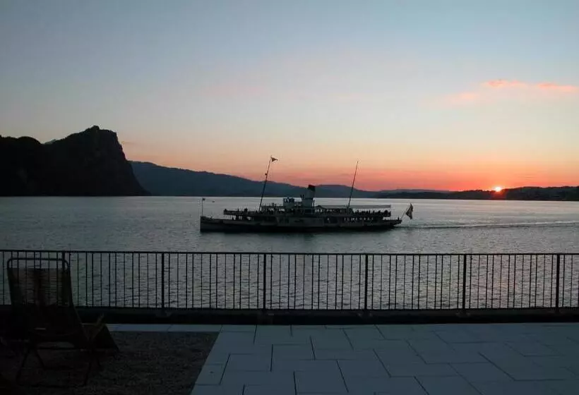 ロマンチックな部屋, Terrasse Am See