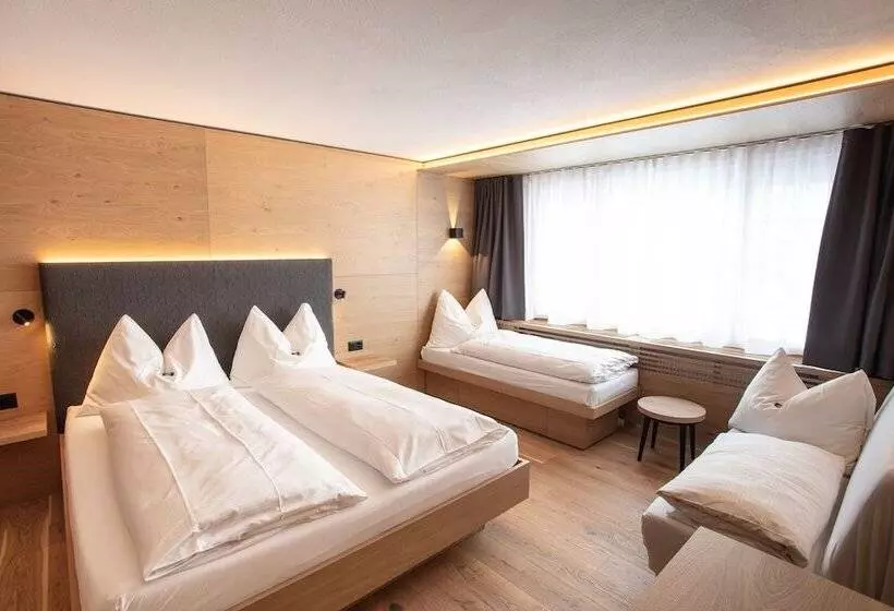 Chambre Supérieure, Posthotel Valbella