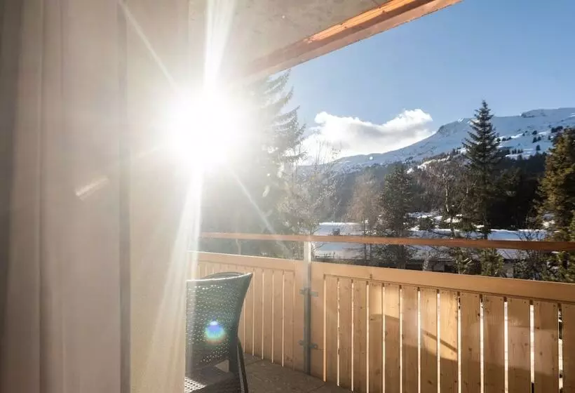 バルコニー付きデラックスルーム, Posthotel Valbella   Berge, Spa & Wir