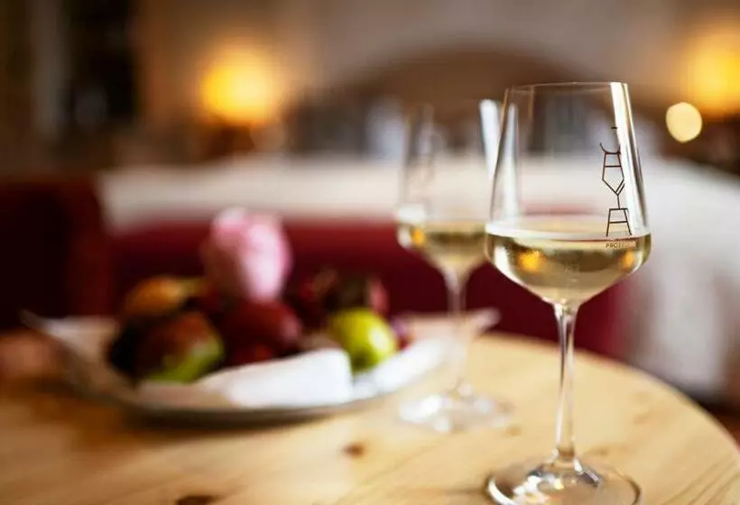 اتاق سوپریور با چشمانداز, Romantik Hotel Schweizerhof