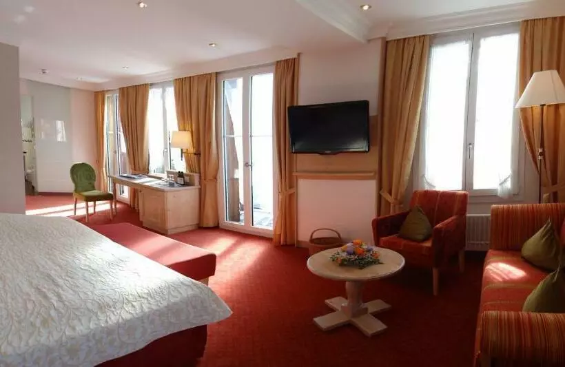 سوئیت جونیور با چشمانداز, Romantik Hotel Schweizerhof