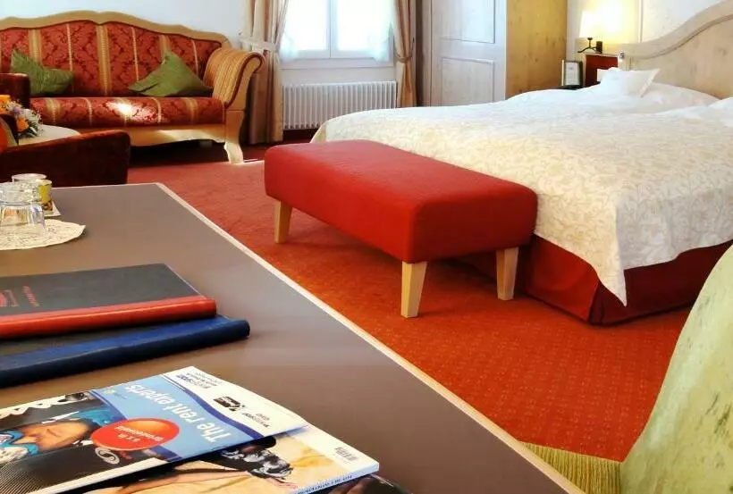 سوئیت جونیور با چشمانداز, Romantik Hotel Schweizerhof