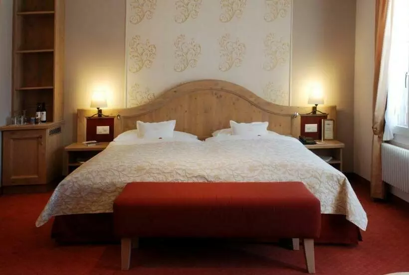 اتاق راحتی سه تخته, Romantik Hotel Schweizerhof