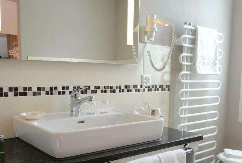 舒适三人间, Romantik Hotel Schweizerhof