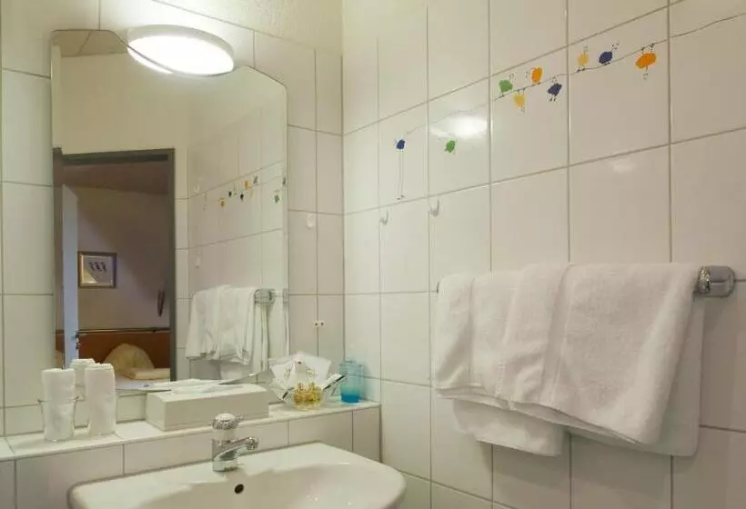 レイクビュースタンダードルーム, Seehotel Delphin