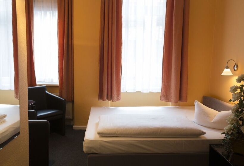 اتاق استاندارد یک نفره, Am Hermannplatz